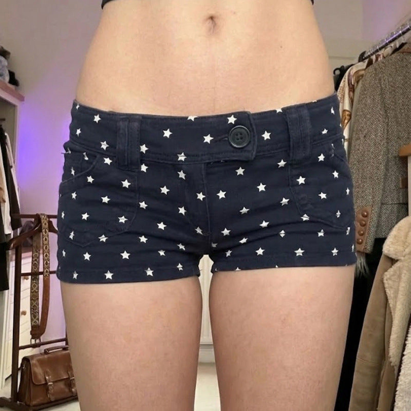 Damer Moderiktiga shorts med stjärnmönster och praktisk skärning Mirla-Eva Jonsson