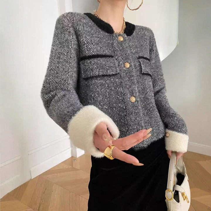 Damer Moderiktiga stickade jacka med struktur och eleganta knapppdetaljer Eva Jonsson-Eva Jonsson