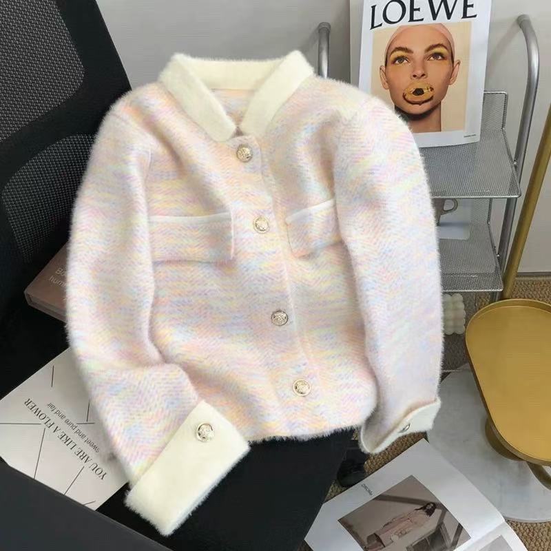 Damer Moderiktiga stickade jacka med struktur och eleganta knapppdetaljer Eva Jonsson-Eva Jonsson