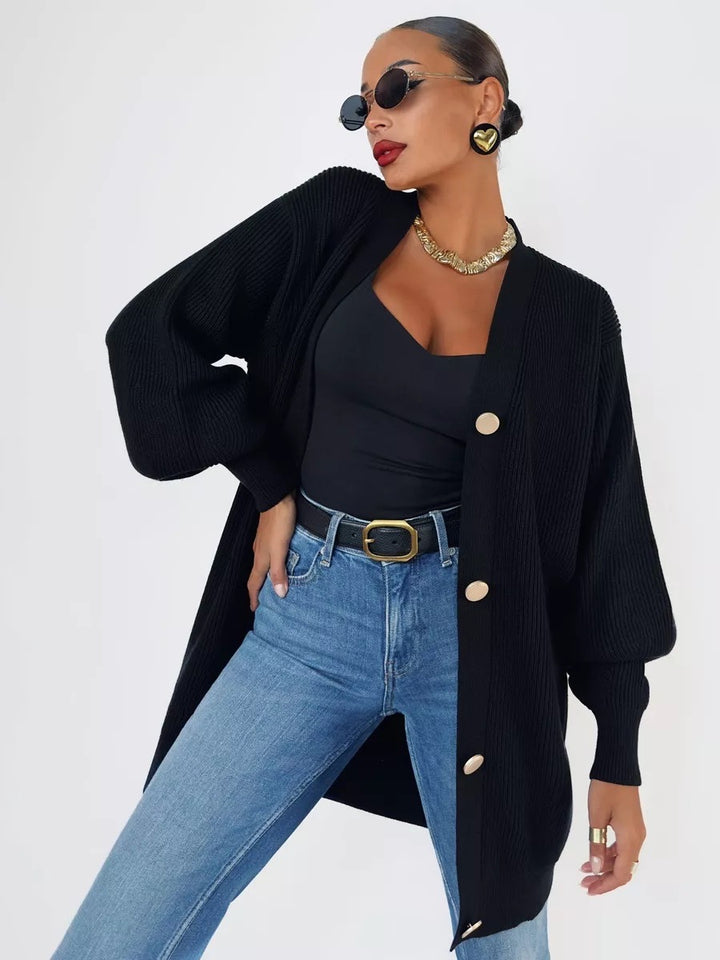 Damer Modern Stickad cardigan med stora knappdetaljer och avslappnad snitt Eva Jonsson-Eva Jonsson