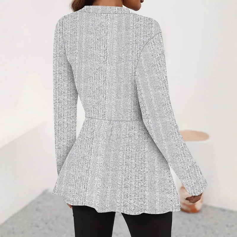 Damer Modern stickad jacka med asymmetrisk skärning och eleganta detaljer Mirla-Eva Jonsson