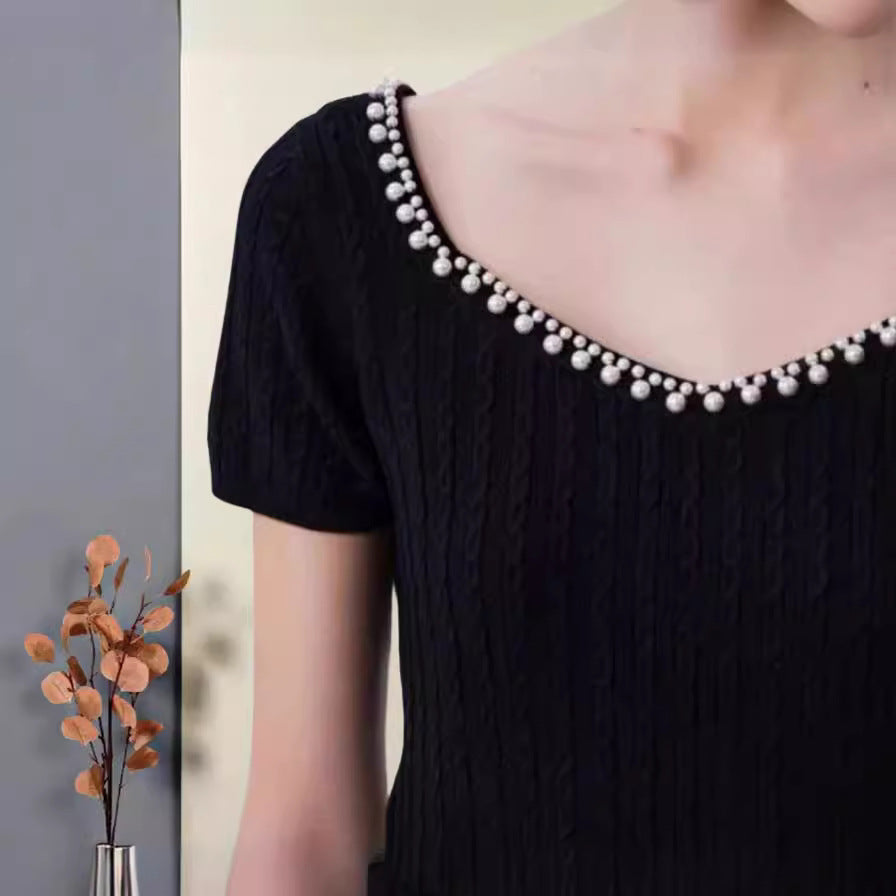 Damer Modernt Crop-Top med elegant Rundhals och dekorativa knapppdetaljer Eva Jonsson-Eva Jonsson