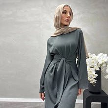 Damer Modernt Maxiklänning i flödande tyg med vida ärmar Mirla-Eva Jonsson