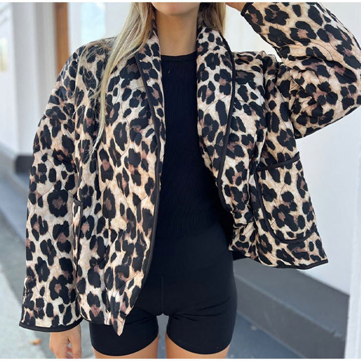 Damer Modestone Leopardjacka med eleganta kantdetaljer Mirla-Eva Jonsson