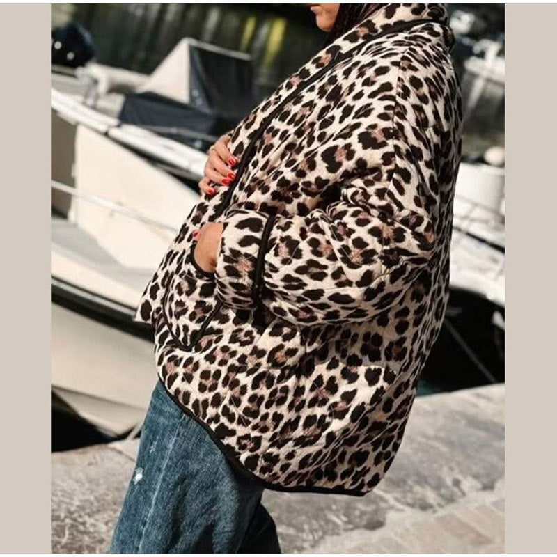 Damer Modestone Leopardjacka med eleganta kantdetaljer Mirla-Eva Jonsson