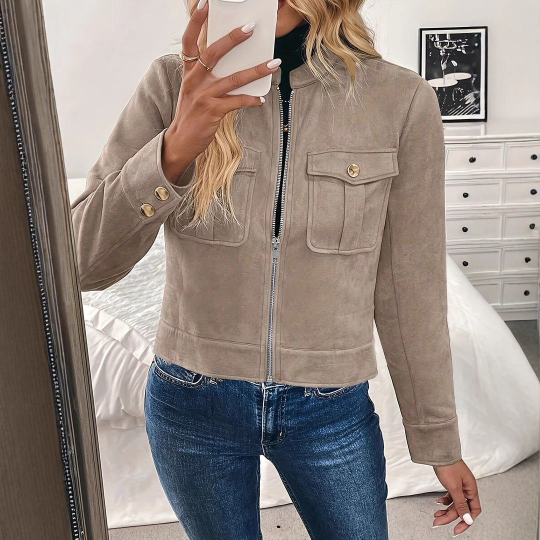Damer Modetrendig Kort Jacka i mjukt Mockaimitation med praktiska fickor Mirla-Eva Jonsson