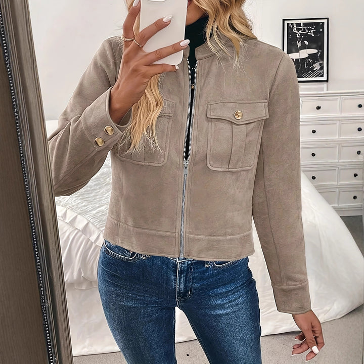 Damer Modetrendig Kort Jacka i mjukt Mockaimitation med praktiska fickor Mirla-Eva Jonsson