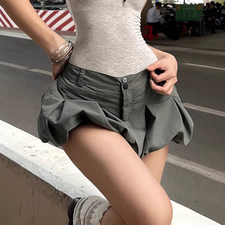 Damer Modiga plisserade shorts med temperamentfull klippning Mirla-Eva Jonsson