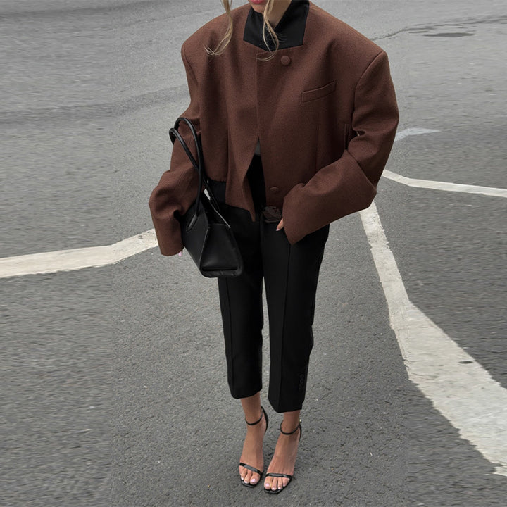 Damer Modisk Kortjacka med oversized skärning och elegant krage Mirla-Eva Jonsson