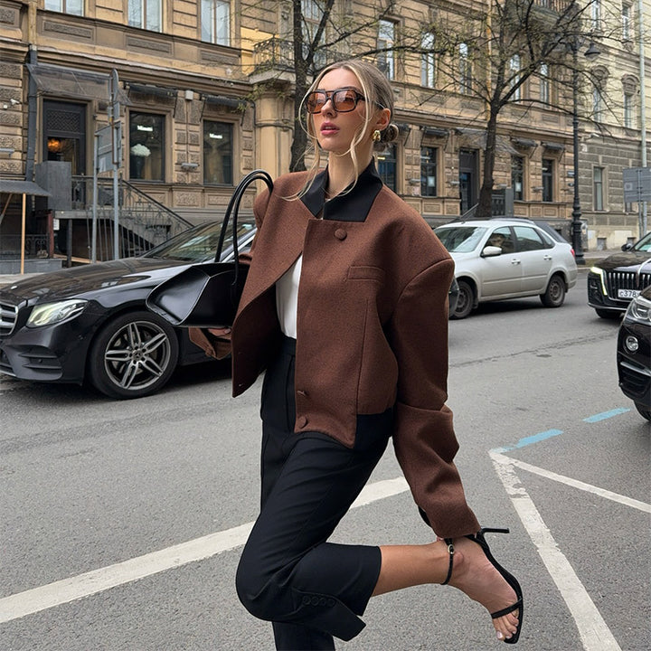 Damer Modisk Kortjacka med oversized skärning och elegant krage Mirla-Eva Jonsson