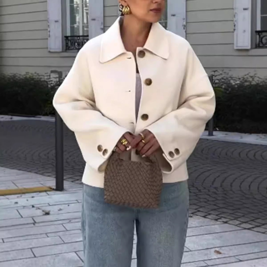 Damer Modisk Oversized-Ulljacka med knappdetaljer och vid skärning Mirla-Eva Jonsson
