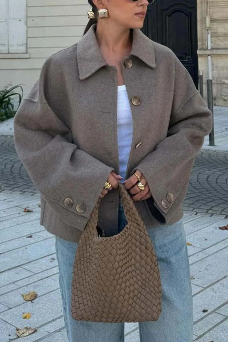 Damer Modisk Oversized-Ulljacka med knappdetaljer och vid skärning Mirla-Eva Jonsson