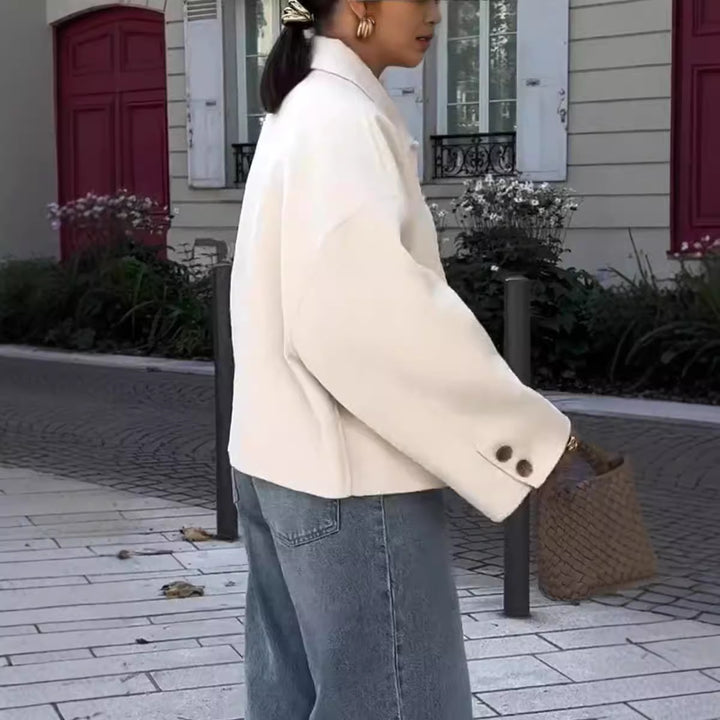 Damer Modisk Oversized-Ulljacka med knappdetaljer och vid skärning Mirla-Eva Jonsson