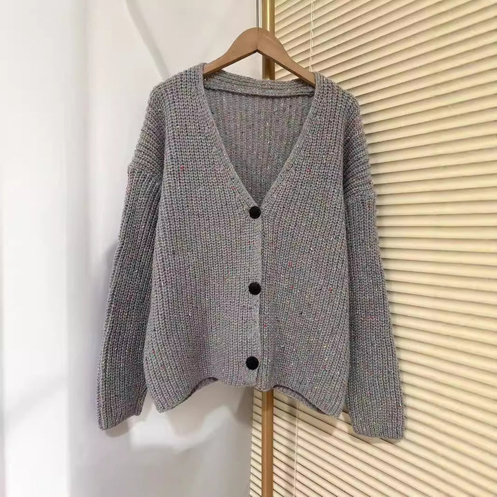 Damer Mysig Grovstickad Cardigan med Knappdetalj och Bred Snitt Mirla-Eva Jonsson