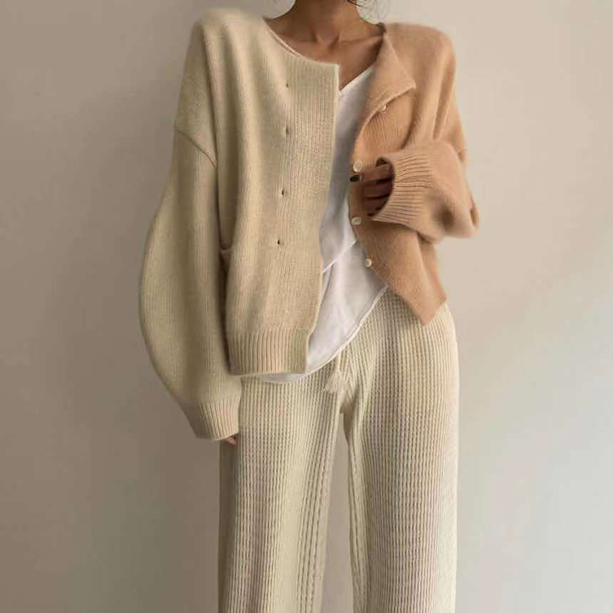 Damer Mysig Stickad Cardigan med Höga Ärmar och Unik Design Eva Jonsson-Eva Jonsson