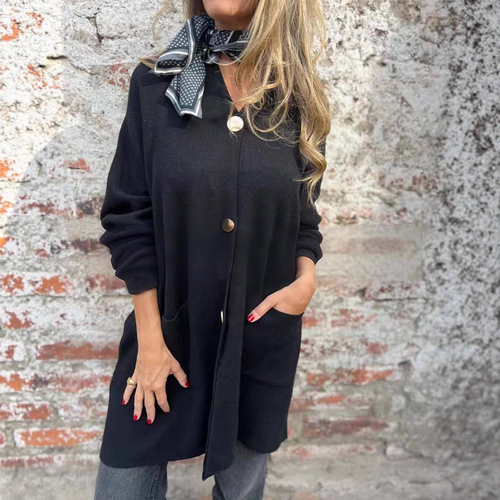 Damer Mysig Stickad Jacka med Knappdetalj och Praktiska Fickor Mirla-Eva Jonsson
