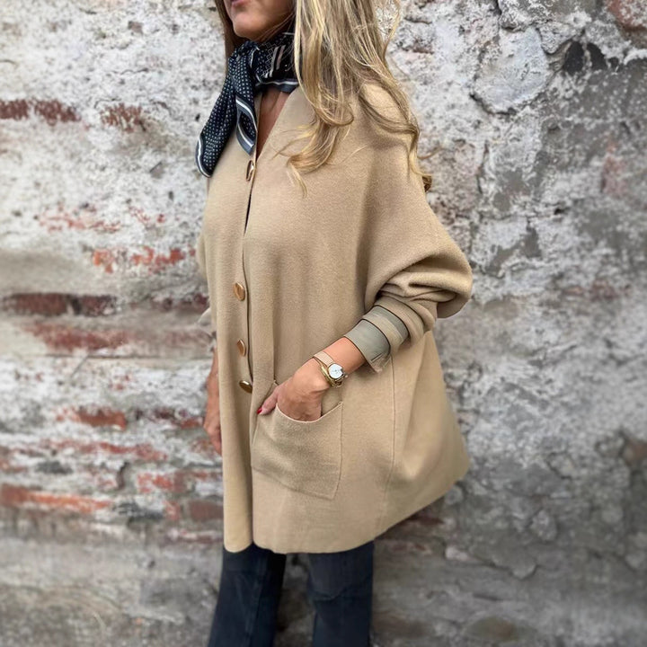 Damer Mysig Stickad Jacka med Knappdetalj och Praktiska Fickor Mirla-Eva Jonsson