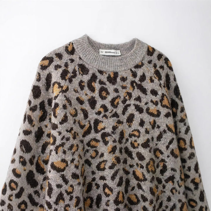 Damer Mysig Stickad Tröja med Modernt Leopardmönster Mirla-Eva Jonsson