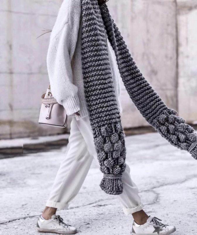 Damer Mysig, handgjord stickad sjal med modernt flätmönster och extra bred design Mirla-Eva Jonsson