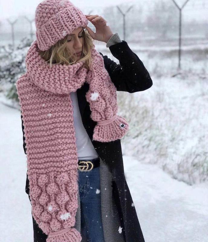 Damer Mysig, handgjord stickad sjal med modernt flätmönster och extra bred design Mirla-Eva Jonsson