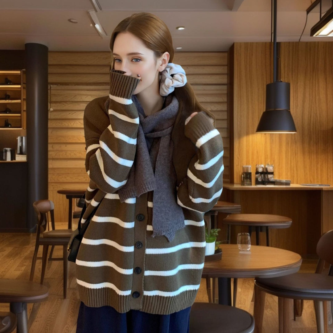Damer Mysig kofta med moderiktig randdesign Mirla-Eva Jonsson