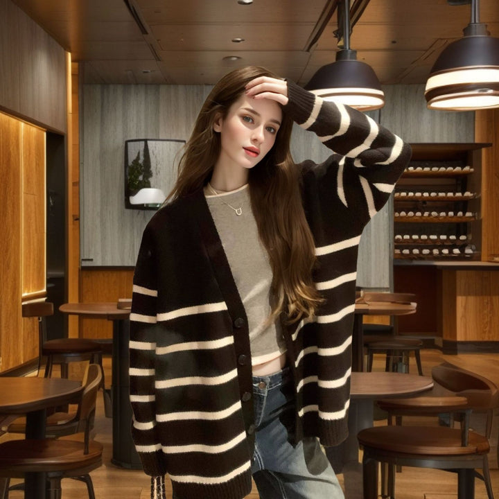 Damer Mysig kofta med moderiktig randdesign Mirla-Eva Jonsson