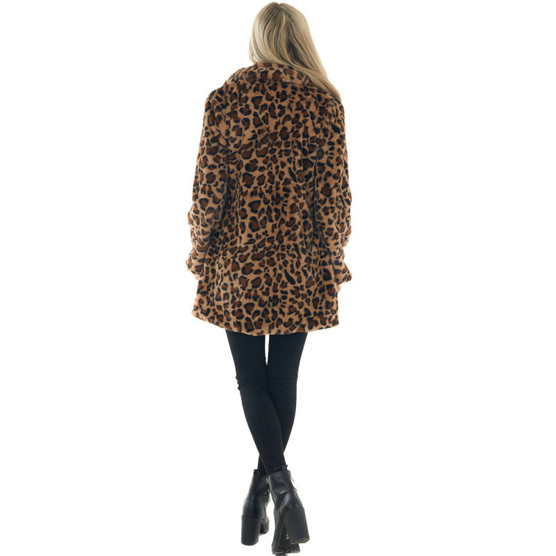 Damer Mysig och stilfull leopardpälsjacka Mirla-Eva Jonsson