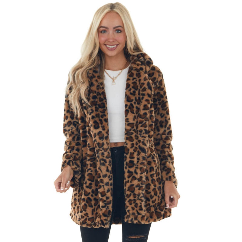 Damer Mysig och stilfull leopardpälsjacka Mirla-Eva Jonsson
