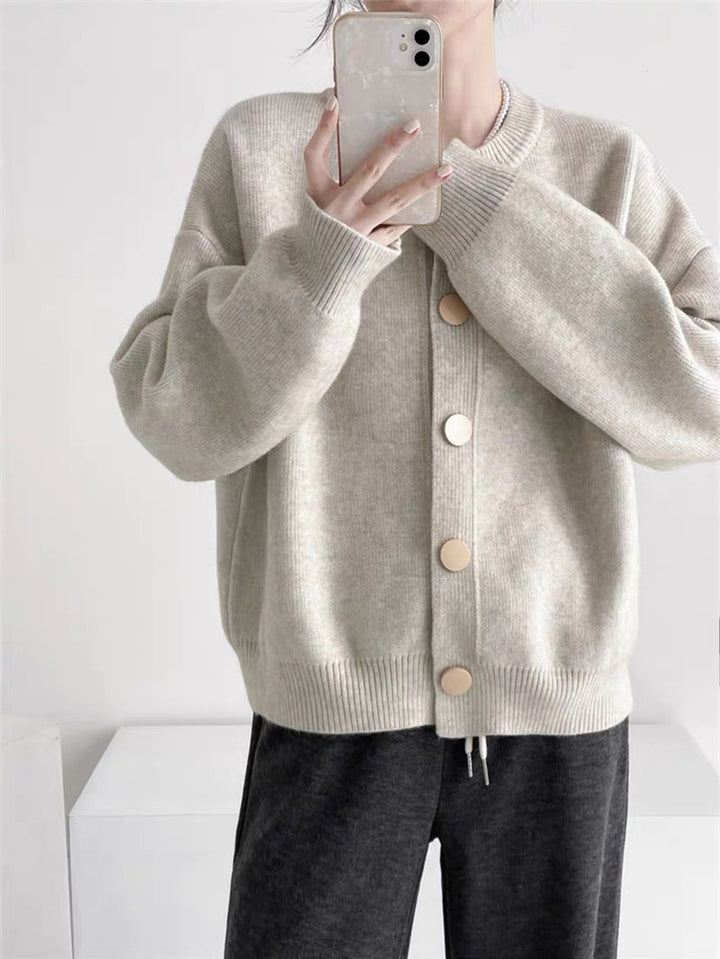 Damer Mysig stickad cardigan med knapppdetail Eva Jonsson-Eva Jonsson