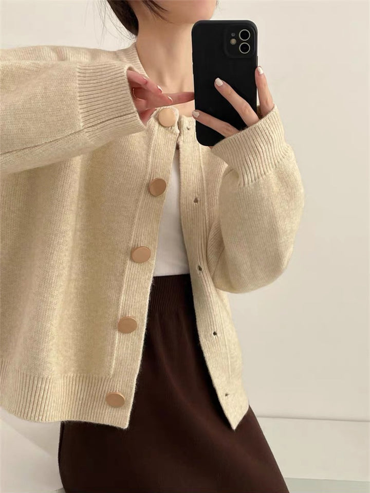Damer Mysig stickad cardigan med knapppdetail Eva Jonsson-Eva Jonsson