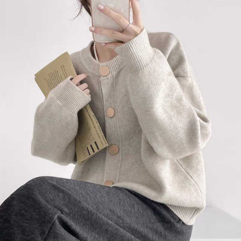 Damer Mysig stickad cardigan med knapppdetail Eva Jonsson-Eva Jonsson
