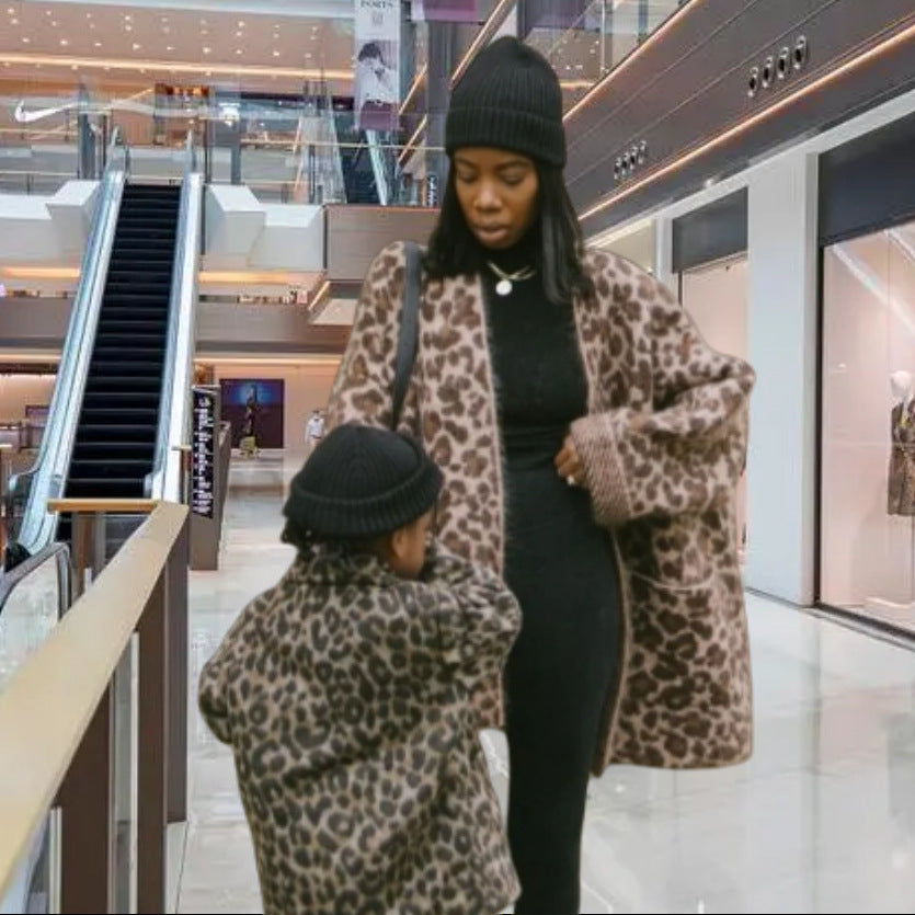 Damer Mysig stickad jacka i leomönster med oversized passform Mirla-Eva Jonsson