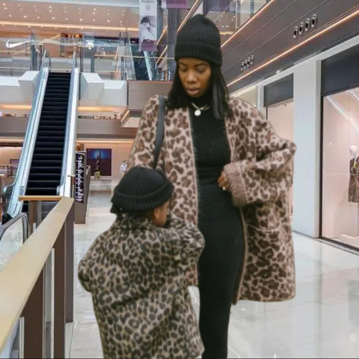 Damer Mysig stickad jacka i leomönster med oversized passform Mirla-Eva Jonsson