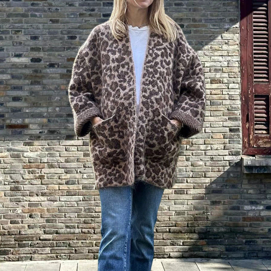 Damer Mysig stickad jacka i leomönster med oversized passform Mirla-Eva Jonsson
