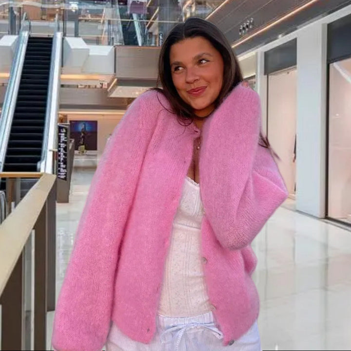 Damer Mysig stickad jacka med oversized passform och knapppdetaljer Mirla-Eva Jonsson