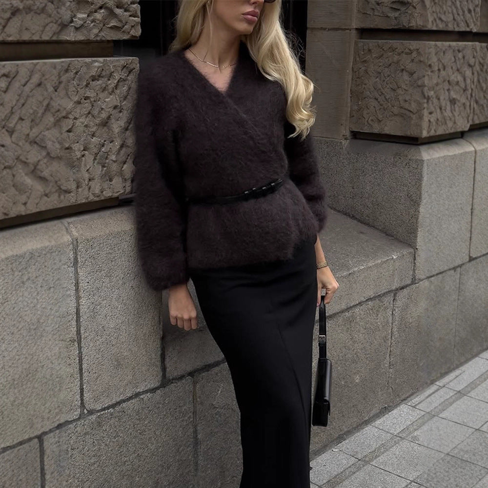 Damer Mysig tröja med avslappnad skärning och djup V-hals Mirla-Eva Jonsson