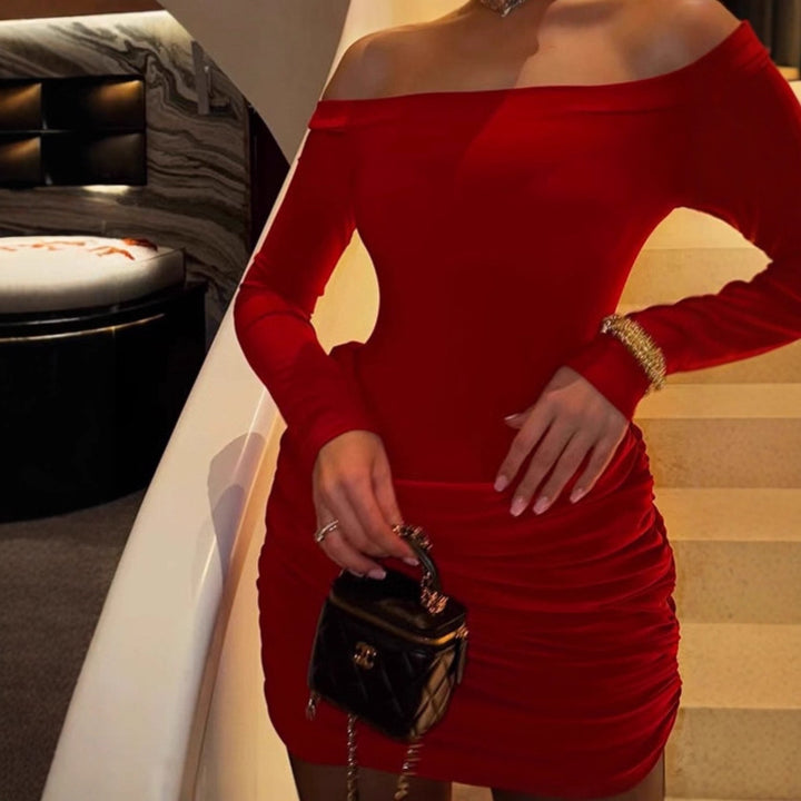 Damer Off-Shoulder Miniklänning med elegant volangdetalj och figursydd passform Mirla-Eva Jonsson