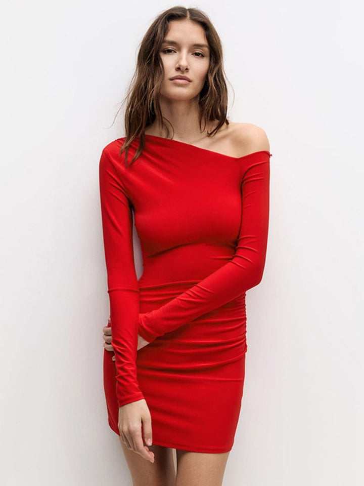 Damer Off-Shoulder Miniklänning med figursydd design och elegant drapering Mirla-Eva Jonsson