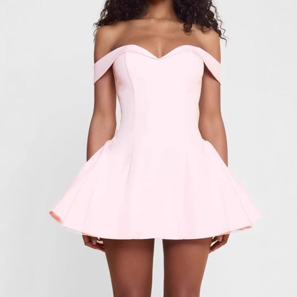 Damer Off-Shoulder Miniklänning med voluminös kjol och elegant V-ringning Mirla-Eva Jonsson