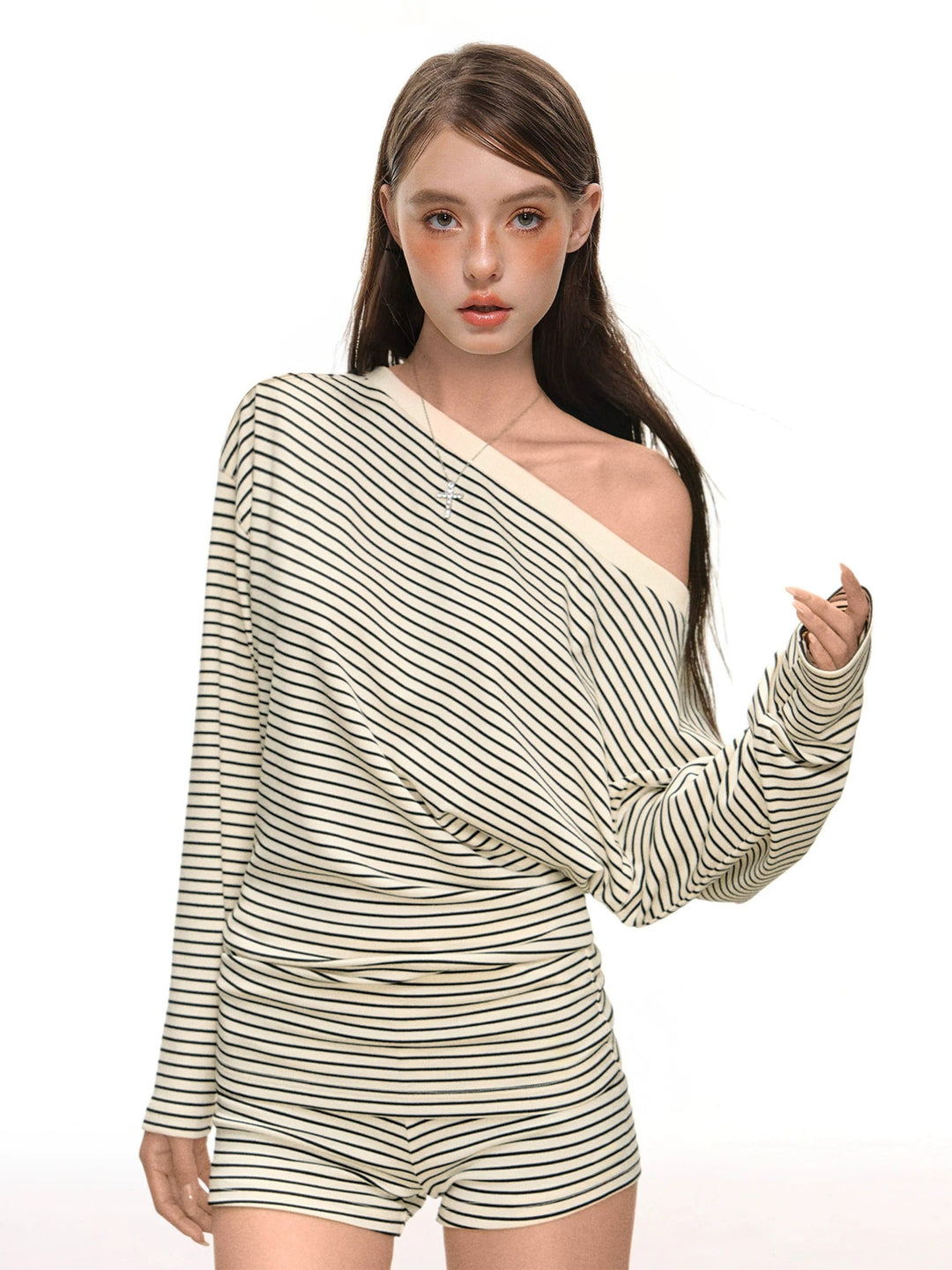 Damer Off-Shoulder Set med shorts och dragsko-Eva Jonsson