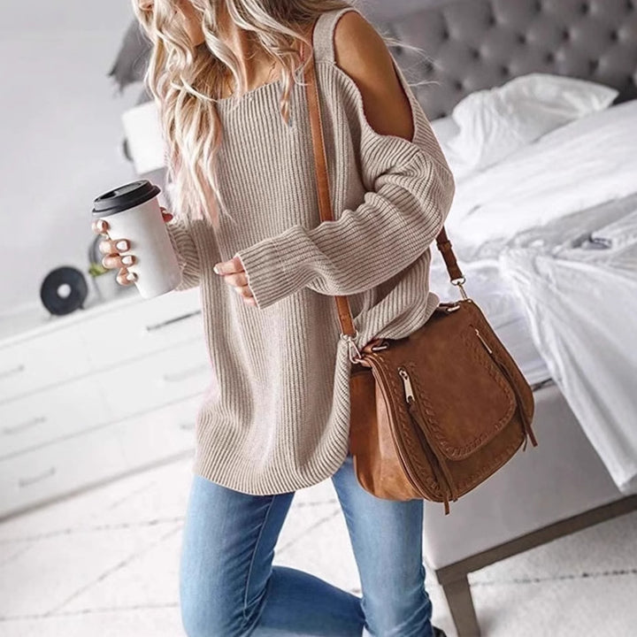 Damer Off-Shoulder Stickadtröja med mjukt material och avslappnad passform Mirla-Eva Jonsson