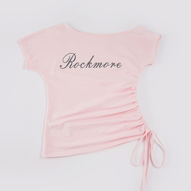 Damer Off-Shoulder T-shirt med rynkor och modernt tryck Mirla-Eva Jonsson