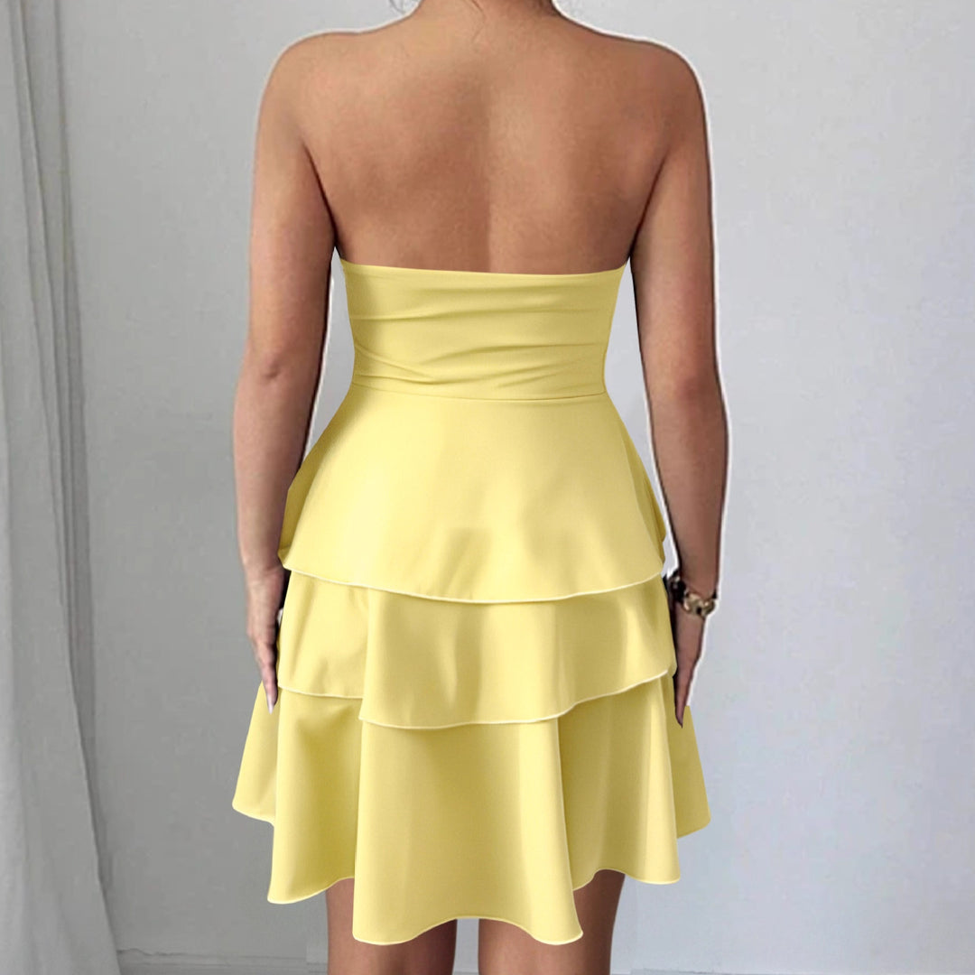 Damer Off-Shoulder Volangklänning med svängande fåll och elegant design Mirla-Eva Jonsson