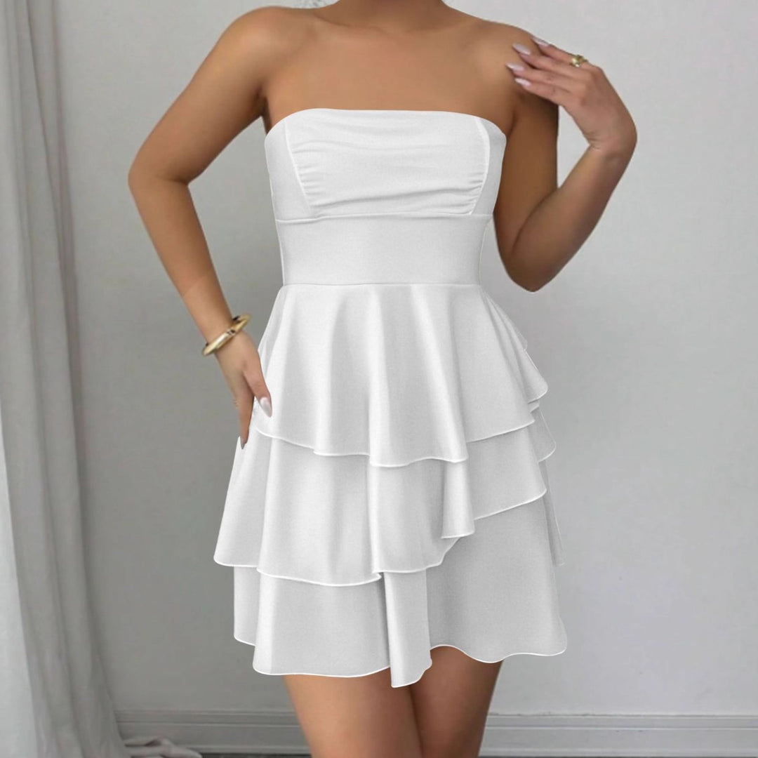 Damer Off-Shoulder Volangklänning med svängande fåll och elegant design Mirla-Eva Jonsson