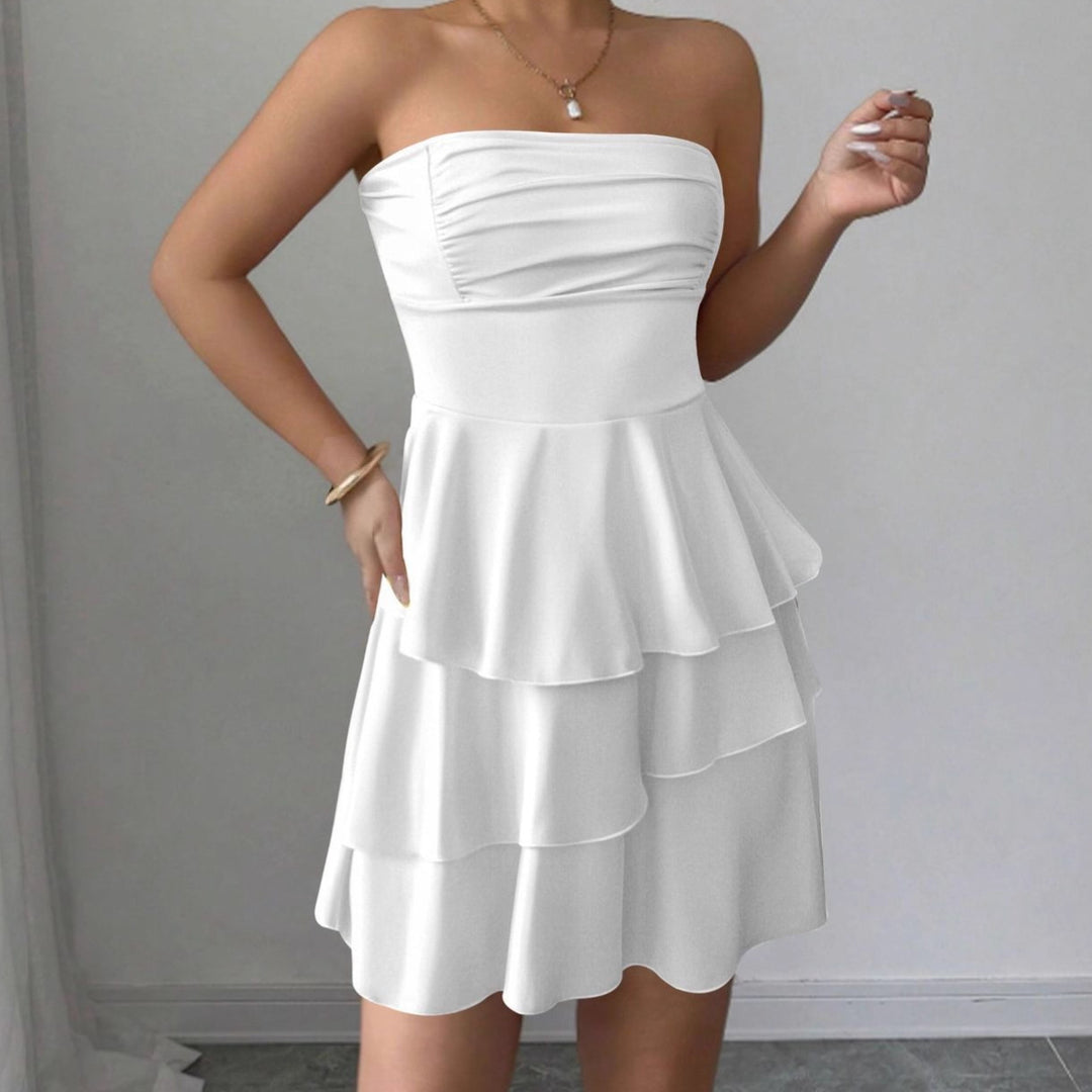Damer Off-Shoulder Volangklänning med svängande fåll och elegant design Mirla-Eva Jonsson
