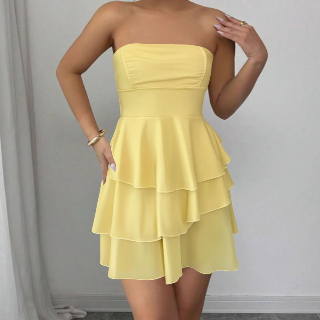 Damer Off-Shoulder Volangklänning med svängande fåll och elegant design Mirla-Eva Jonsson