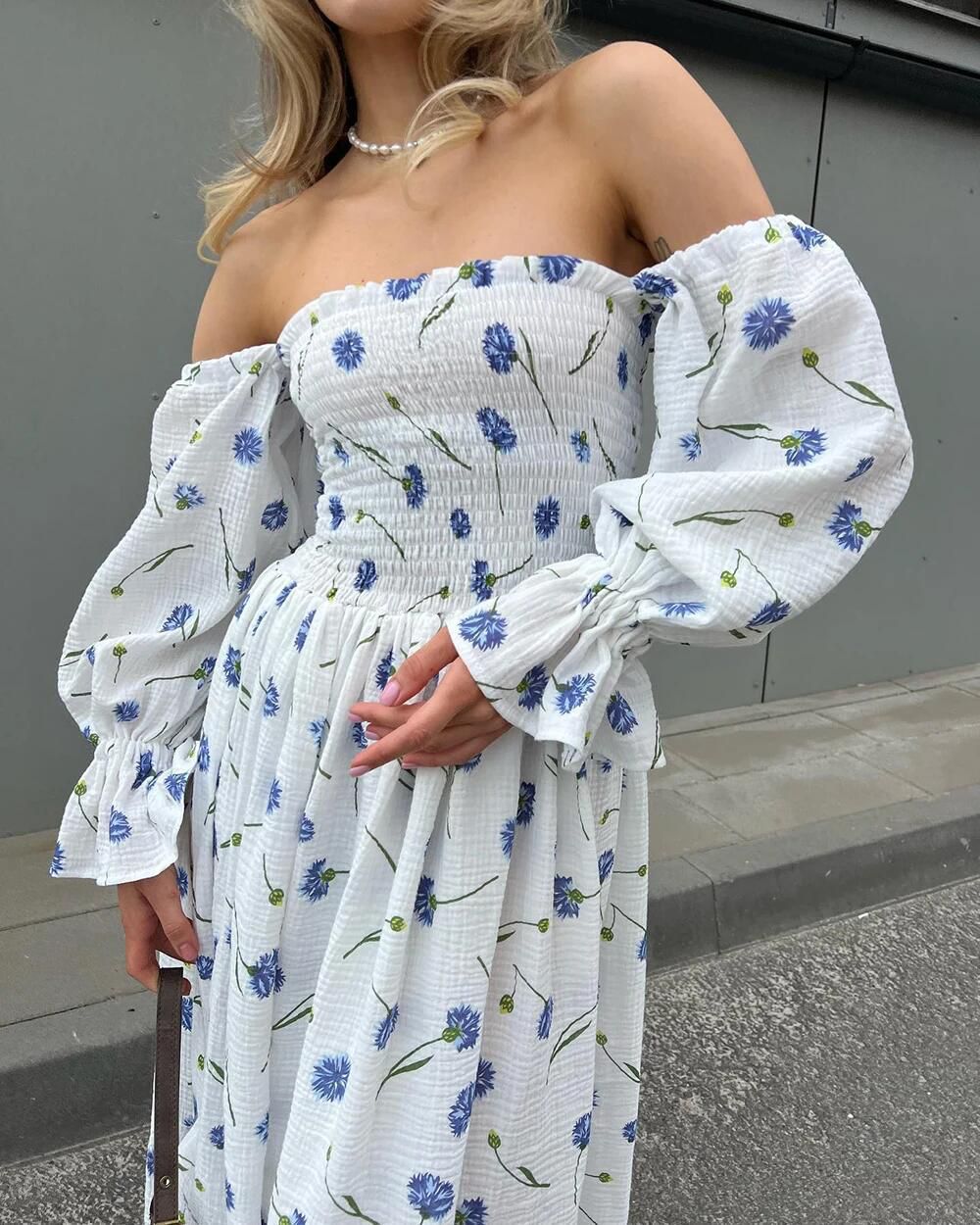 Damer Offshoulder Klänning med puffärmar och blommigt mönster Mirla-Eva Jonsson