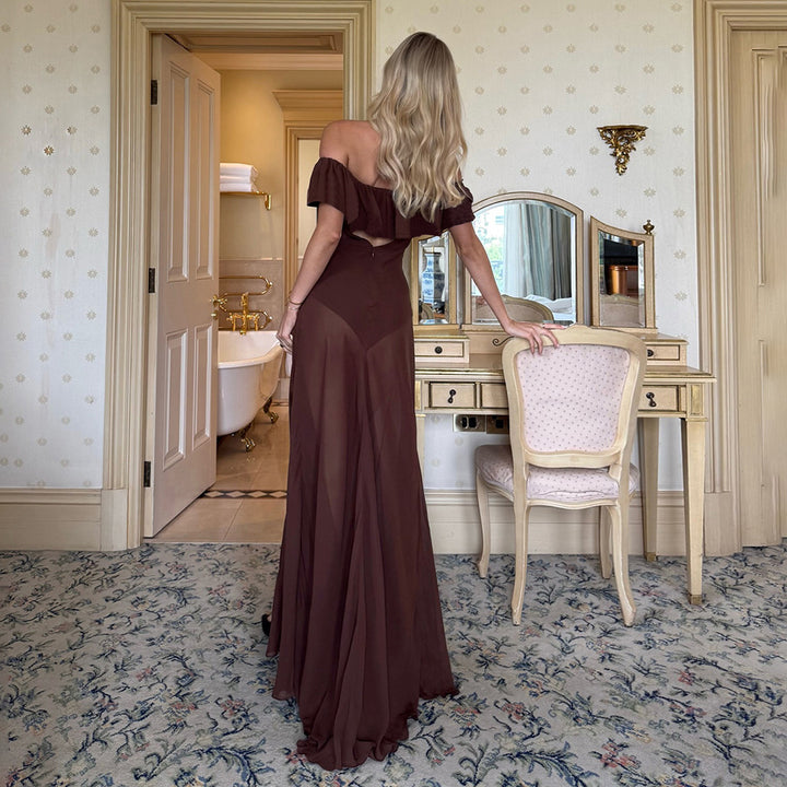 Damer Offshoulder Maxiklänning med voluminös volangsläpp Mirla-Eva Jonsson