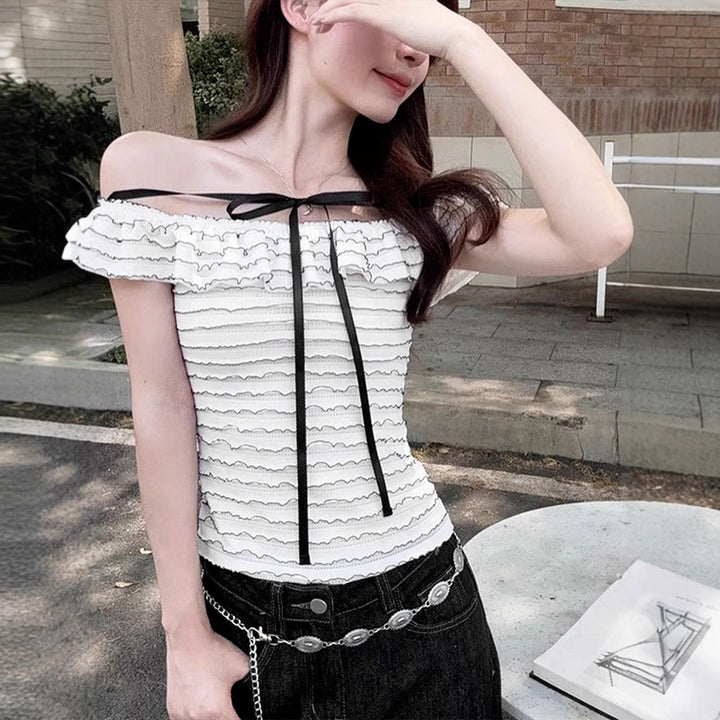 Damer Offshoulder-blus med elegant vågmönster Mirla-Eva Jonsson