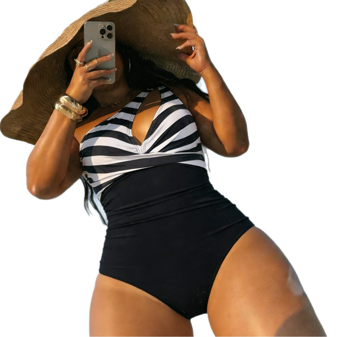 Damer One-piece baddräkt med trendigt randmönster och figursydd design Mirla-Eva Jonsson